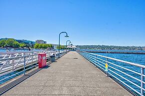 Lakeview Home in Renton, Walk to Beach, AC, Fenced