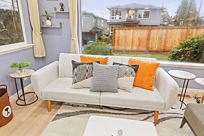 Lakeview Home in Renton, Walk to Beach, AC, Fenced