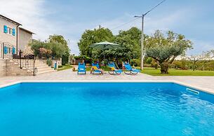 Stylish Villa With Swimming Pool and Garden