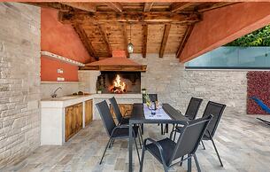Stylish Villa With Swimming Pool and Garden