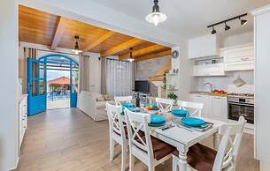 Stylish Villa With Swimming Pool and Garden