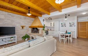 Stylish Villa With Swimming Pool and Garden