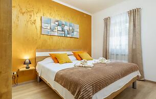 Stylish Villa With Swimming Pool and Garden
