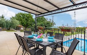 Stylish Villa With Swimming Pool and Garden