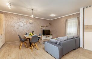 Stylish Villa With Swimming Pool and Garden