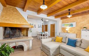 Stylish Villa With Swimming Pool and Garden
