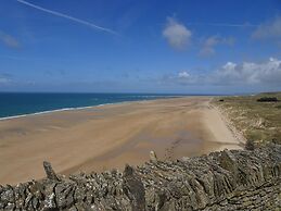 Charming Holiday Home With Garden in the Cotentin