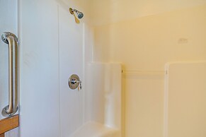 Pet-friendly Hill Country Retreat w/ Deck!
