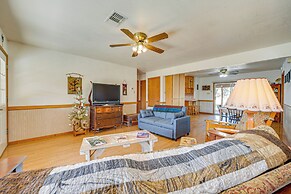 Pet-friendly Hill Country Retreat w/ Deck!