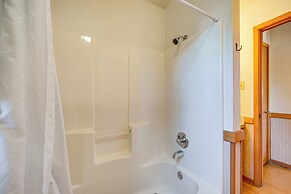 Pet-friendly Hill Country Retreat w/ Deck!