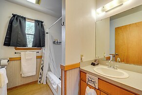 Pet-friendly Hill Country Retreat w/ Deck!