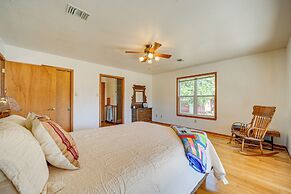Pet-friendly Hill Country Retreat w/ Deck!