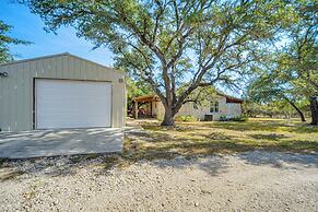 Pet-friendly Hill Country Retreat w/ Deck!