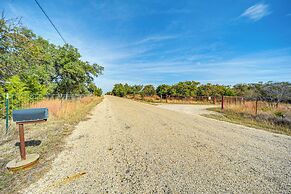 Pet-friendly Hill Country Retreat w/ Deck!