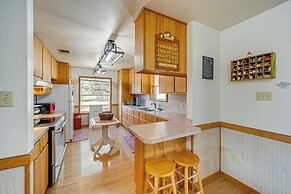 Pet-friendly Hill Country Retreat w/ Deck!