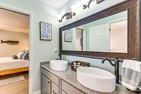 2 Private Outdoor Spaces: Gulf Breeze Townhome!