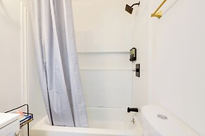 1 Mi to Dtwn Macon: Cozy Home w/ Fenced Yard