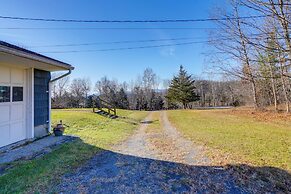 Quiet Country Living: Farmhouse Apt Near Hudson!
