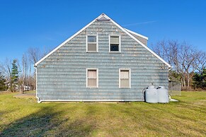 Quiet Country Living: Farmhouse Apt Near Hudson!