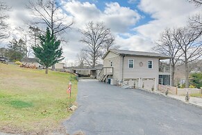 Apt w/ Lake Views - Day Trip to Virginia Tech!