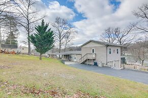 Apt w/ Lake Views - Day Trip to Virginia Tech!