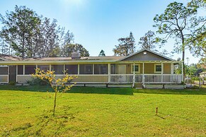 Peaceful Loxahatchee Apartment w/ Covered Porch