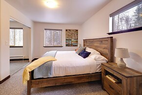 Denali Basecamp: Cozy Talkeetna Chalet w/ Fire Pit