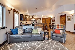 Denali Basecamp: Cozy Talkeetna Chalet w/ Fire Pit