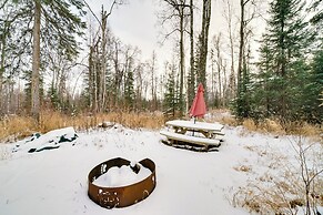 Denali Basecamp: Cozy Talkeetna Chalet w/ Fire Pit
