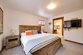 Denali Basecamp: Cozy Talkeetna Chalet w/ Fire Pit