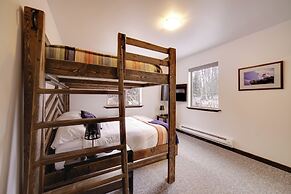 Denali Basecamp: Cozy Talkeetna Chalet w/ Fire Pit