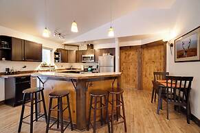 Denali Basecamp: Cozy Talkeetna Chalet w/ Fire Pit