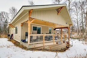 Denali Basecamp: Cozy Talkeetna Chalet w/ Fire Pit