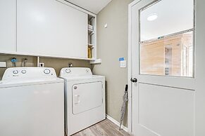 6 Mi to Sponge Docks: Lake Tarpon Getaway w/ Dock!