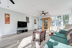 6 Mi to Sponge Docks: Lake Tarpon Getaway w/ Dock!