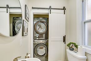 6 Mi to Downtown - Spacious Home in Pittsburgh!
