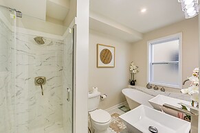 6 Mi to Downtown - Spacious Home in Pittsburgh!