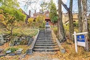 6 Mi to Downtown - Spacious Home in Pittsburgh!