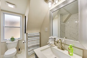 6 Mi to Downtown - Spacious Home in Pittsburgh!
