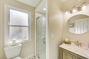 6 Mi to Downtown - Spacious Home in Pittsburgh!
