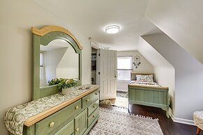 6 Mi to Downtown - Spacious Home in Pittsburgh!
