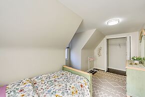6 Mi to Downtown - Spacious Home in Pittsburgh!