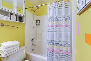 18 Mi to Nashville: Home w/ Patio in Old Hickory