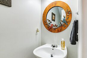 18 Mi to Nashville: Home w/ Patio in Old Hickory