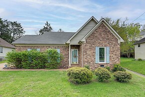 18 Mi to Nashville: Home w/ Patio in Old Hickory
