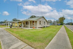 2 Mi to Nicholls State University: Home w/ Yard