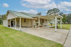 2 Mi to Nicholls State University: Home w/ Yard