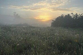 Unique Stay: Alpine 'mariposa Farmhouse' w/ Views!