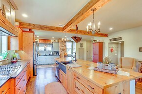 3 Mi to Dtwn: Charming Farmhouse in Mount Joy!