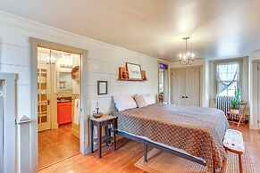 3 Mi to Dtwn: Charming Farmhouse in Mount Joy!